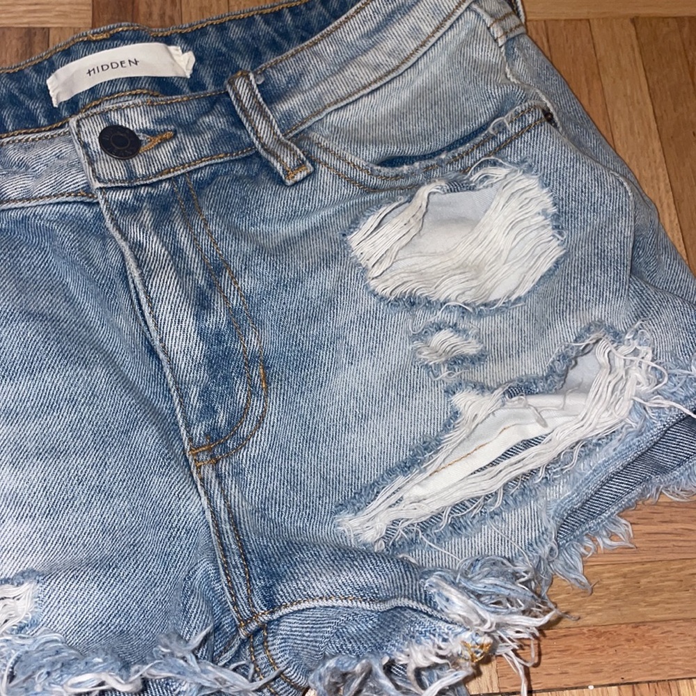 Distressed jean short - Picture 3 of 7